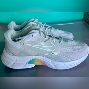 NWOT- Never worn, Women’s Nike Sneaker